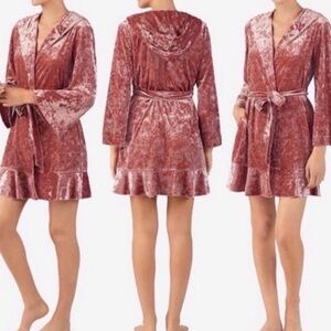Betsey Johnson Velvet Velour Hooded Ruffle Pink Robe Size M/L